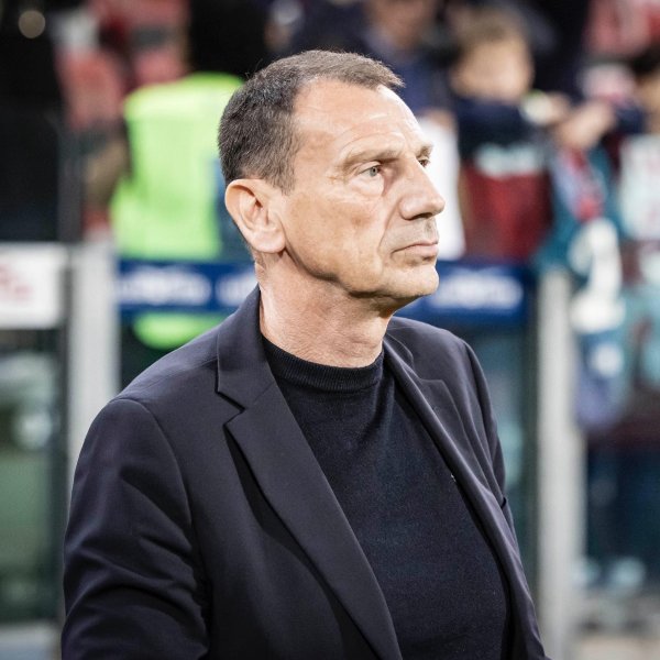 牛势策略 官方：卡利亚里体育总监内雷奥-博纳托离任